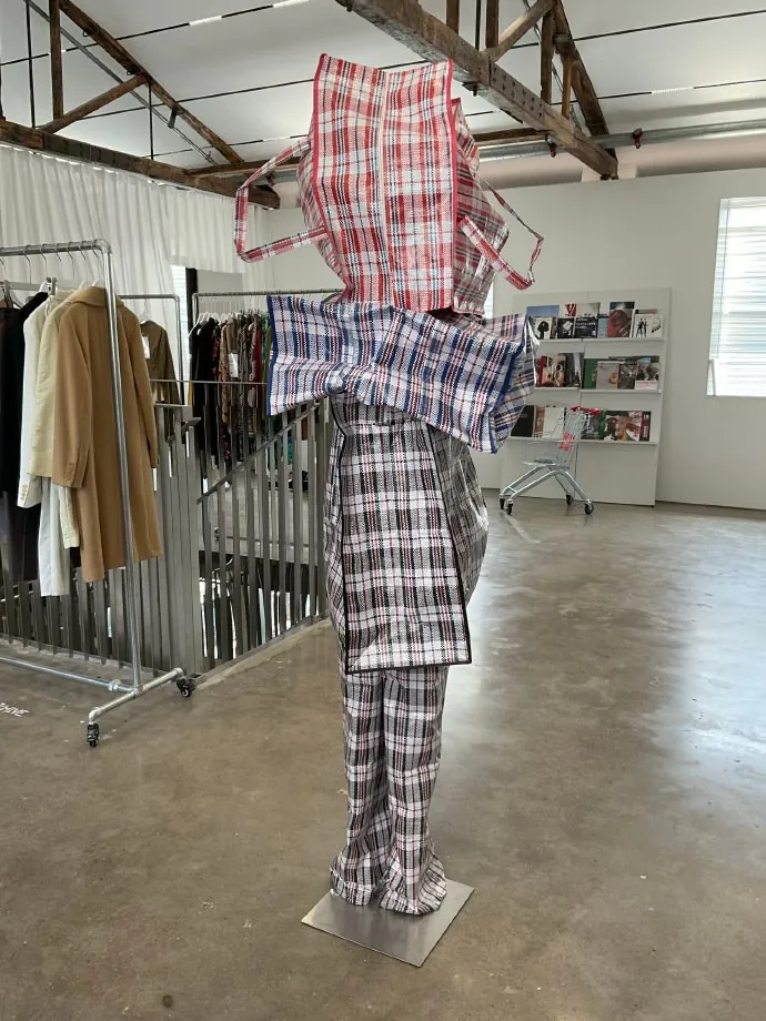 TASTE IS TOMORROW。展览主题在空间与文字之间形成明确入口。